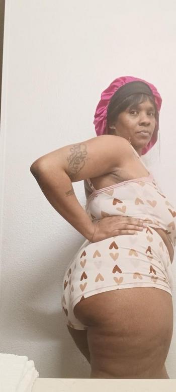 Nikie, 36  female escort, Raleigh
